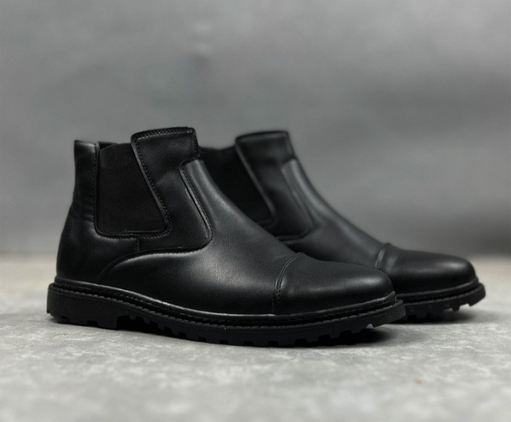 نیم بوت مردانه چرم خارجی درجه 1 مدل ksh11 بسیار شیک دوردوخت سایز40 تا44 pam