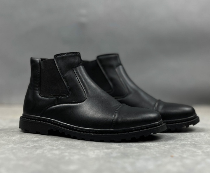 نیم بوت مردانه چرم خارجی درجه 1 مدل ksh11 بسیار شیک دوردوخت سایز40 تا44 pam