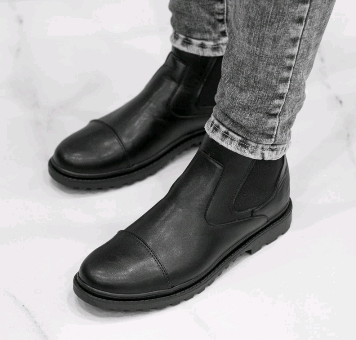 نیم بوت مردانه چرم خارجی درجه 1 مدل ksh11 بسیار شیک دوردوخت سایز40 تا44 pam