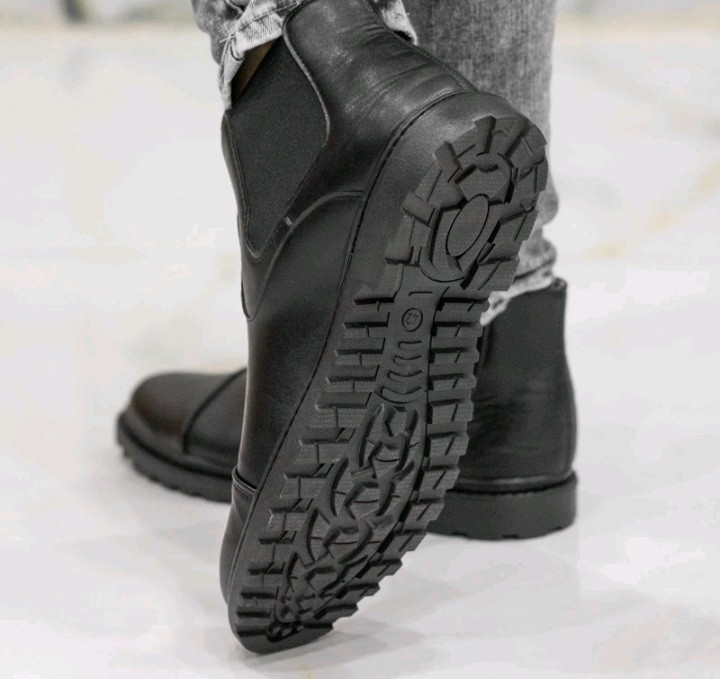 نیم بوت مردانه چرم خارجی درجه 1 مدل ksh11 بسیار شیک دوردوخت سایز40 تا44 pamshop