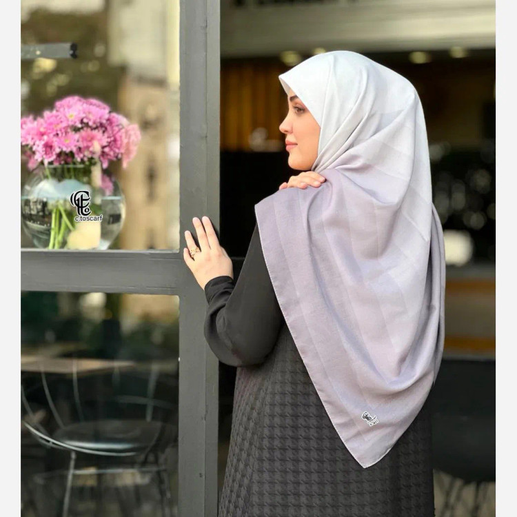 روسری نخ کاستوم طرح طیفی پله ای سایز 140 چرخ دوز