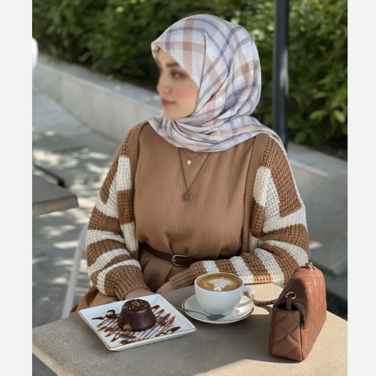 روسری نخی کاستوم طرح آسنات قواره 140 دور چرخ دوز مزونی سی تو