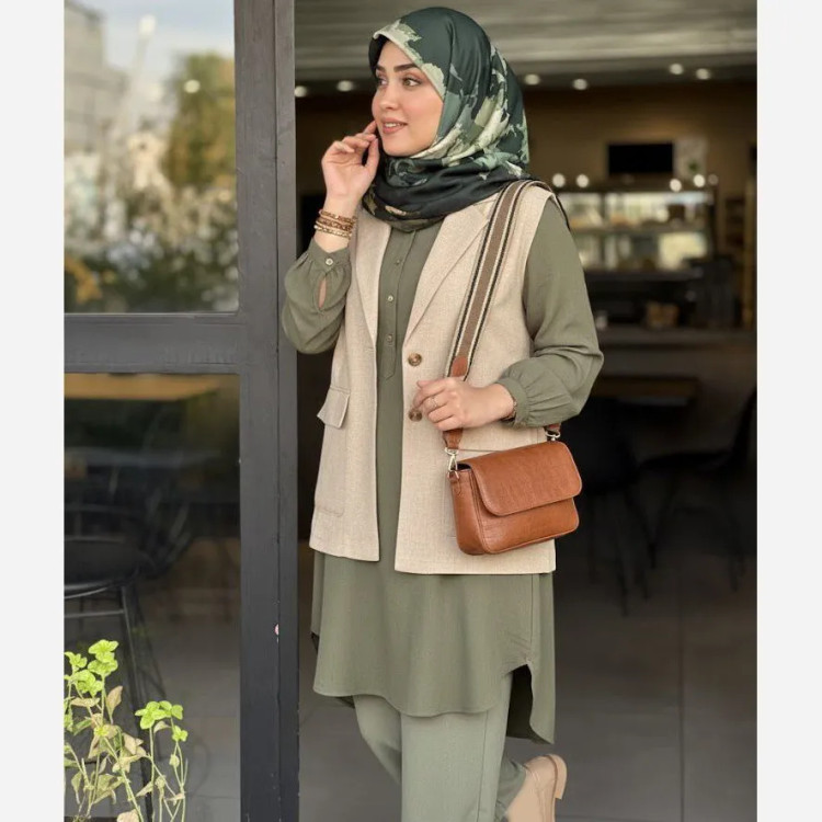 روسری نخ کاستوم طرح آتوسا سایز 140 چرخ دوز