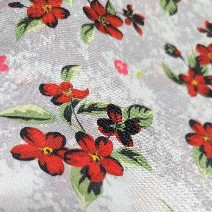 روسری نخ کاستوم طرح چیچک گل سرخ طوسی قواره بزرگ 140 سانتیمتر