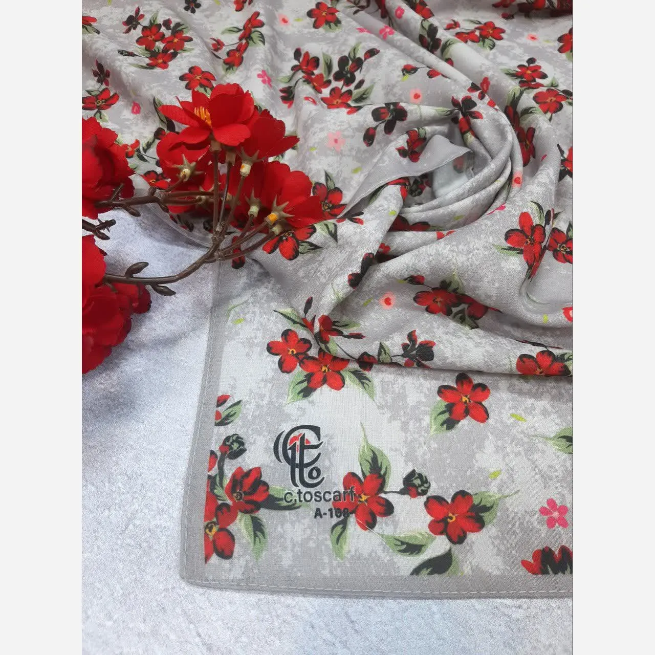 روسری نخ کاستوم طرح چیچک گل سرخ طوسی قواره بزرگ 140 سانتیمتر