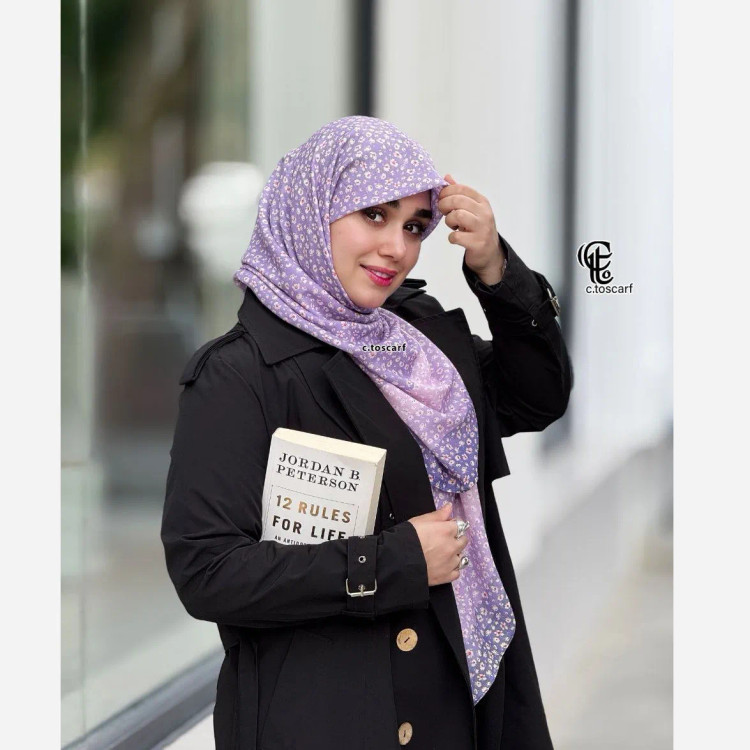روسری نخ کاستوم طرح صوفیا سایز بزرگ و متوسط سه رنگ کرم هلویی یاسی سبز
