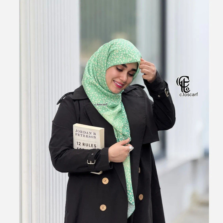 روسری نخ کاستوم طرح صوفیا سایز بزرگ و متوسط سه رنگ کرم هلویی یاسی سبز