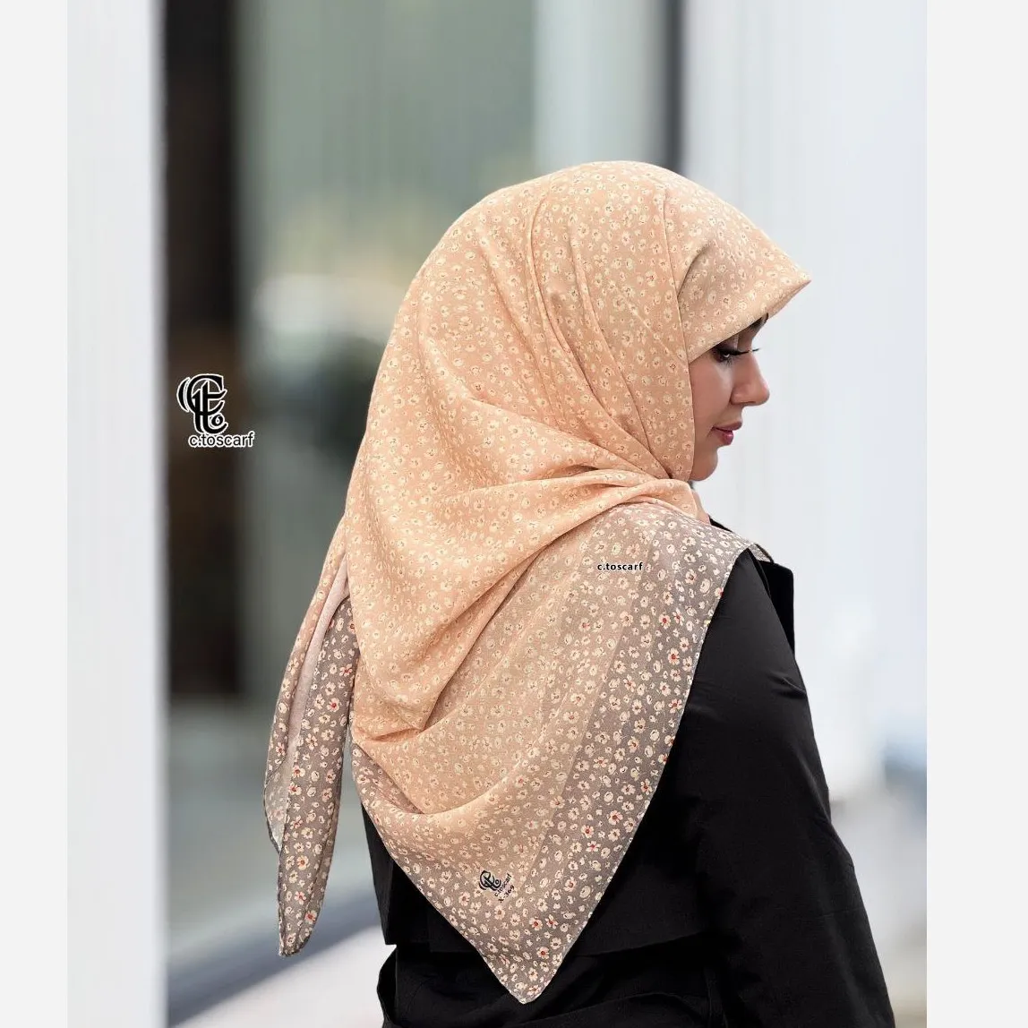 روسری نخ کاستوم طرح صوفیا سایز بزرگ و متوسط سه رنگ کرم هلویی یاسی سبز