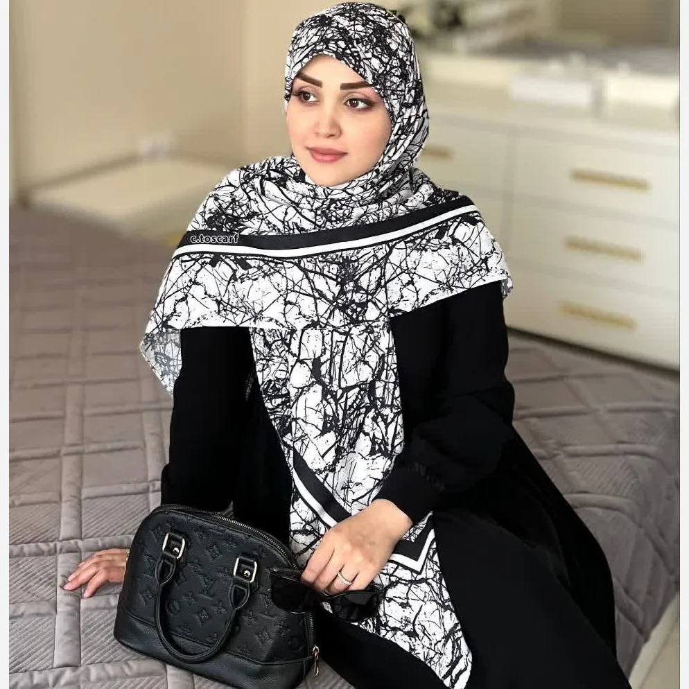 روسری نخ طرح ختن ابعاد 140 در 140 بانوان