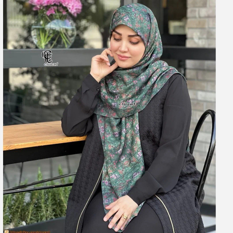 روسری نخ طرح گلشن قواره 140 زمینه سبز آبرنگی گل ریز