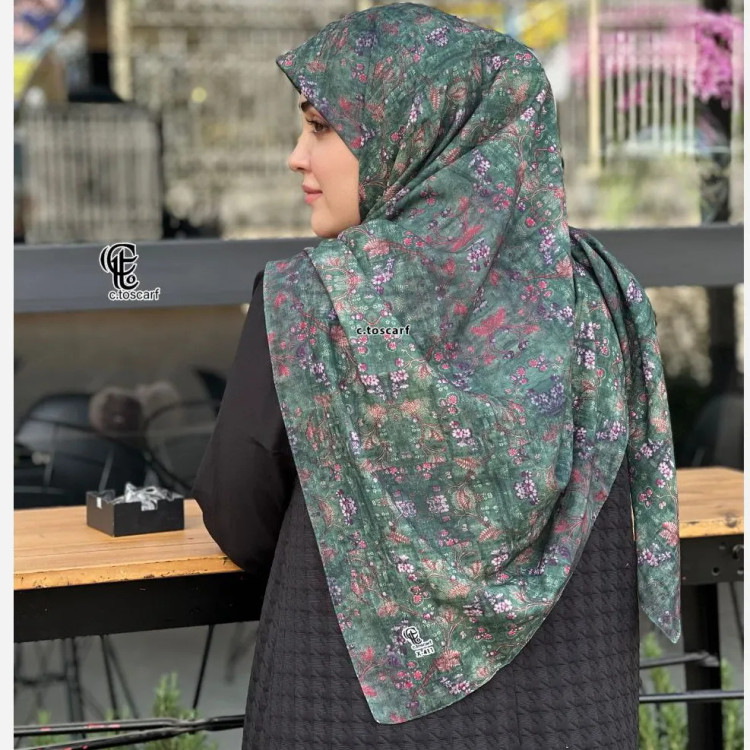 روسری نخ طرح گلشن قواره 140 زمینه سبز آبرنگی گل ریز