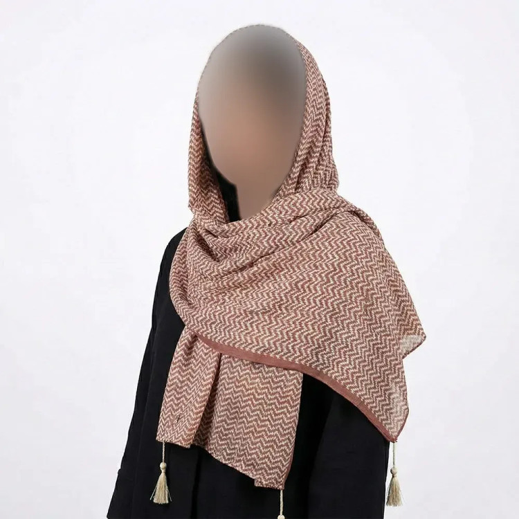 شال زنانه پلیسه طرح زیگزال کد 9636 ابعاد 190 در 58 سانتیمتر