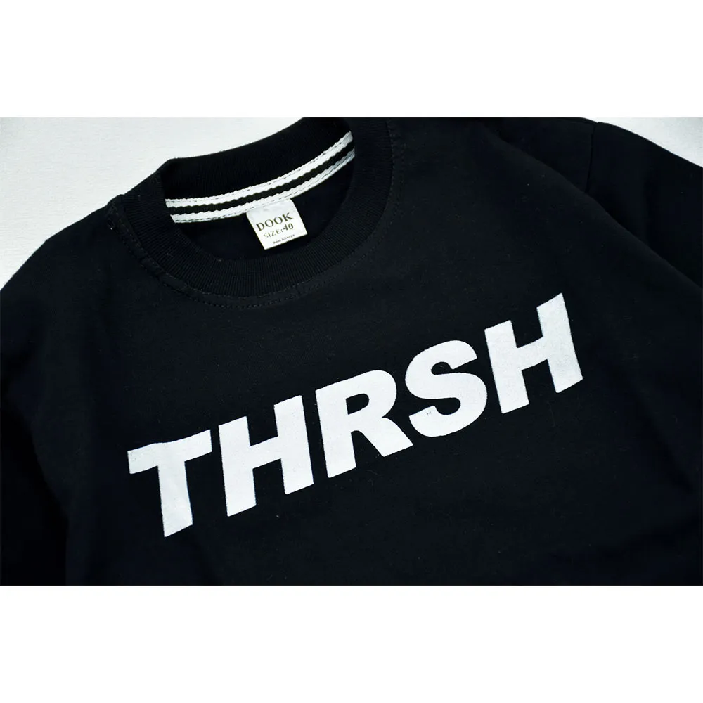 ست تیشرت و شلوارک پسرانه مشکی طرح THRSH جنس پنبه و کتان