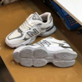 کفش مردانه نیوبالانس مدل 9060 رنگ سفید با زیره پیو و رویه تنفسی
