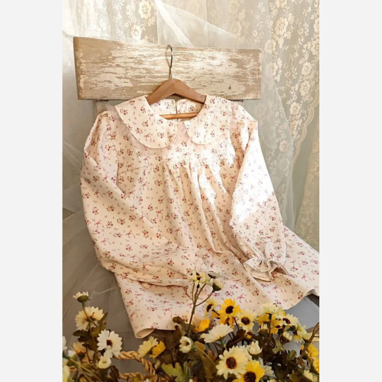 شومیز دخترانه کرپ گلدار مجلسی و روزمره در دو رنگ شیری و سورمهای