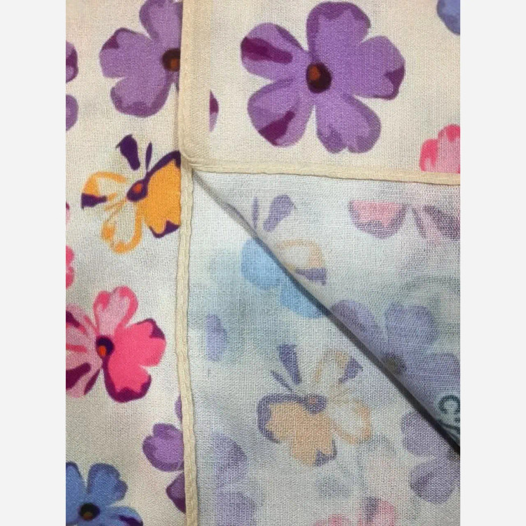 روسری نخ کاستوم طرح گل کاغذی قواره بزرگ 140x140 دور چرخ دوز کرم شیری