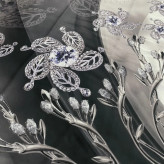 روسری مجلسی نخ کاستوم طرح طناز قواره بزرگ 140 سانتیمتر دو رو ساده و گل سه بعدی