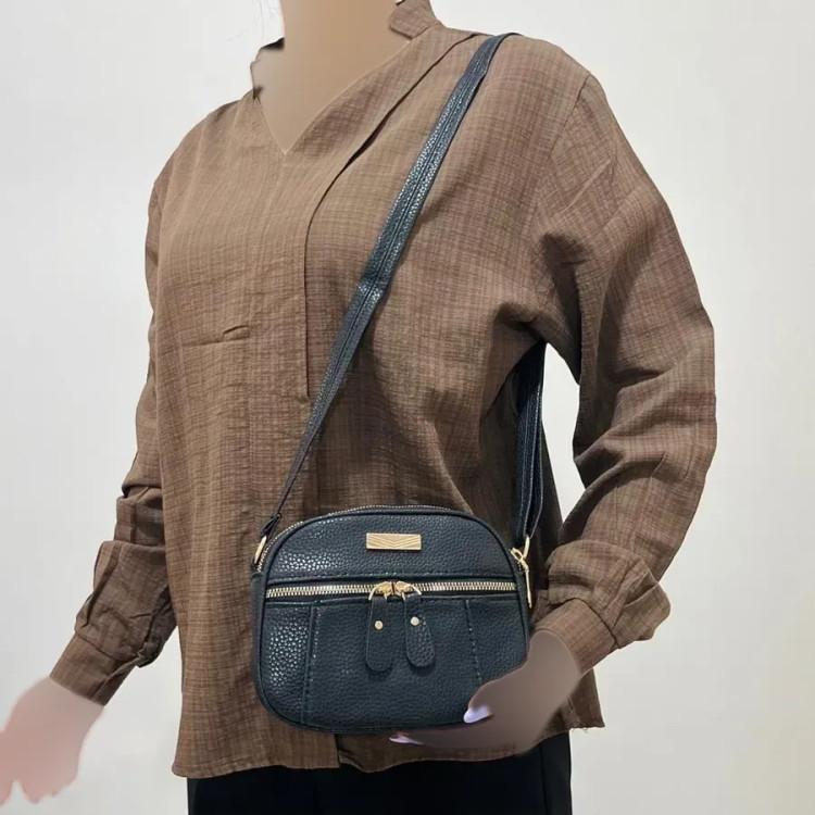 کیف زنانه چرم طرح کنفی چهار زیپ کد 1380 با بند دوشی قابل تنظیم