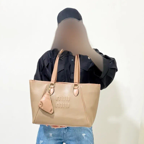 کیف بزرگ دستی و دوشی زنانه چرم مصنوعی و پارچه کنفی ابعاد 45 در 26 سانتیمتر
