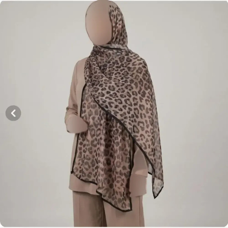 شال توری طرح پلنگی وارداتی دور گاندوزی قواره 190 در 75 سانت تابستانی سبک
