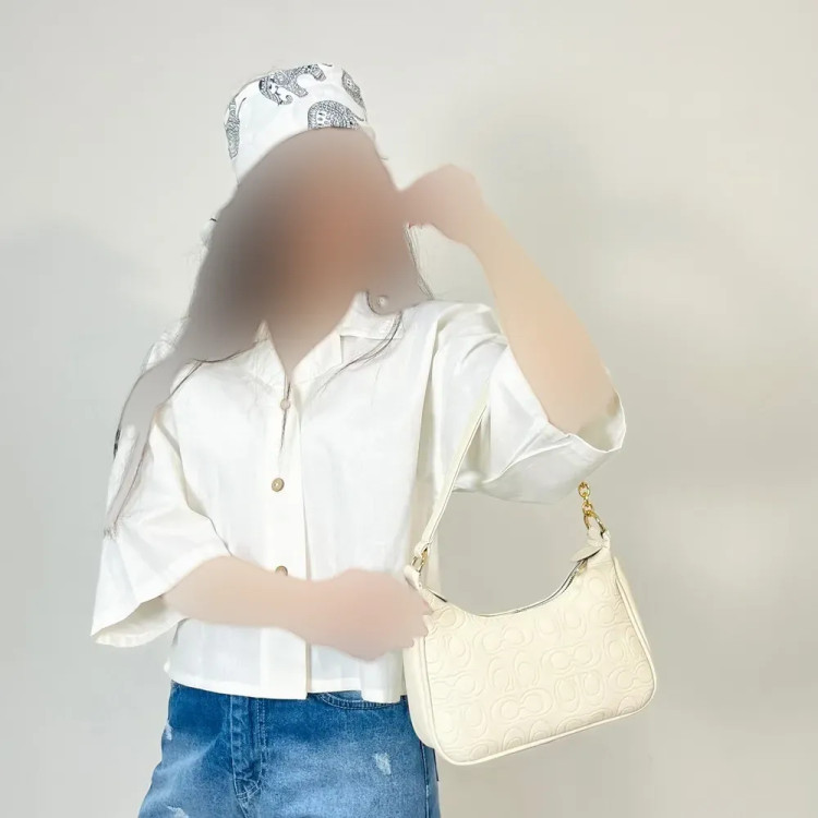 کیف دوشی زنانه طرح کوچ با بند زنجیری