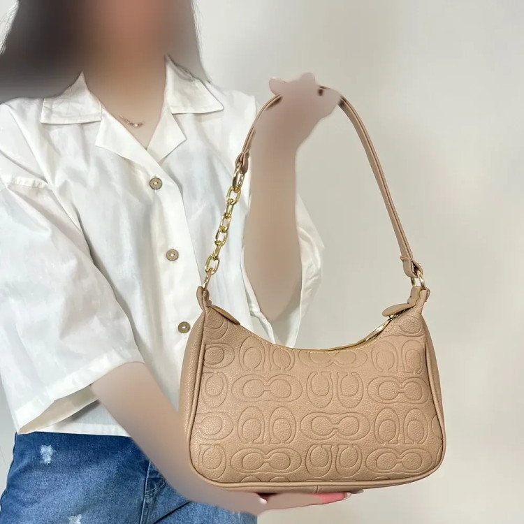 کیف دوشی زنانه طرح کوچ با بند زنجیری