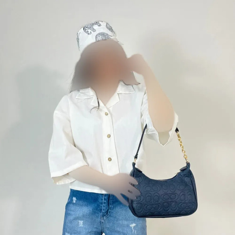 کیف دوشی زنانه طرح کوچ با بند زنجیری