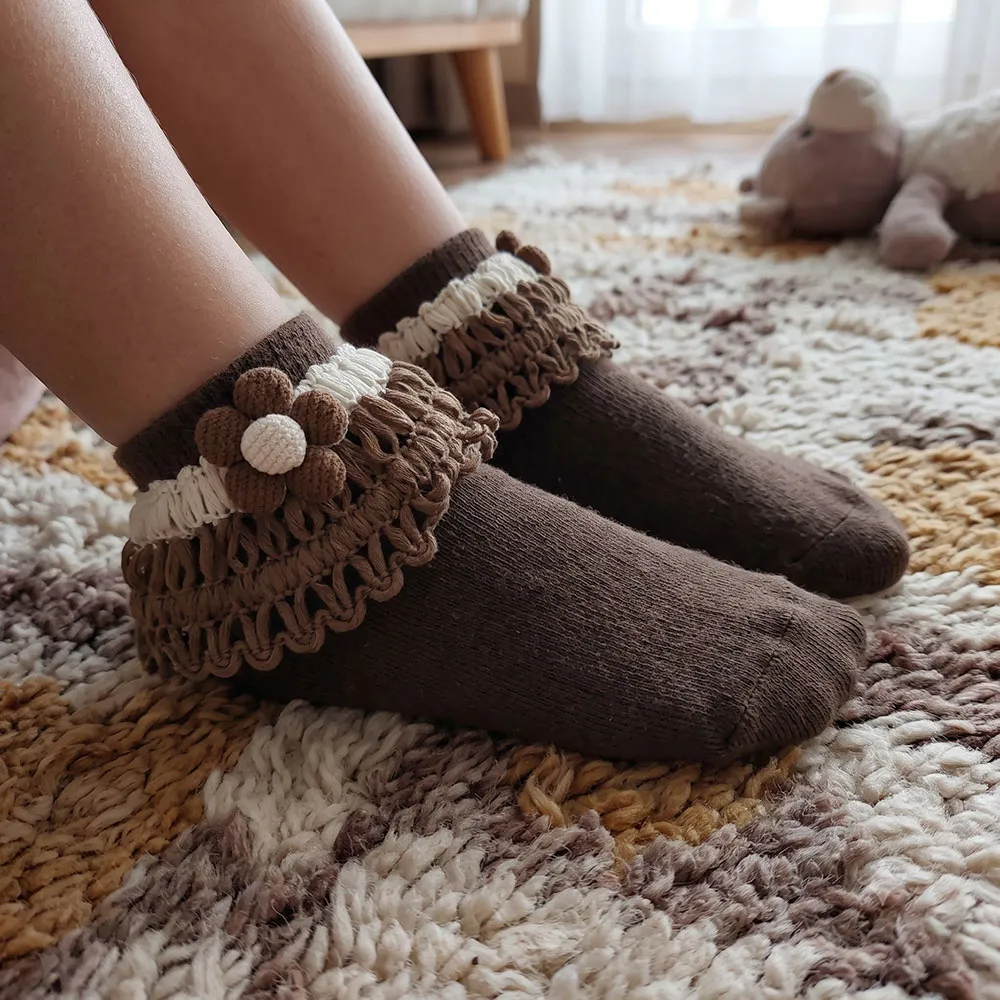 جوراب مجلسی دخترانه تک گل قهوه ای پنبه ای
