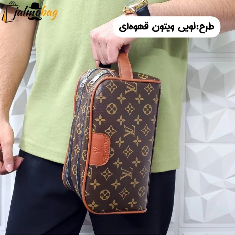 کیف دستی مردانه اسپرت طرحدار چرم صنعتی دو خانه بند دستی