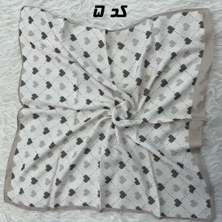 مینی اسکارف کرمی نخ قواره 65x65 سانتیمتر مناسب استفاده روزمره بدون آبرفت و رنگ رفت