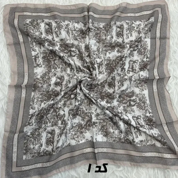 مینی اسکارف کرمی نخ قواره 65x65 سانتیمتر مناسب استفاده روزمره بدون آبرفت و رنگ رفت