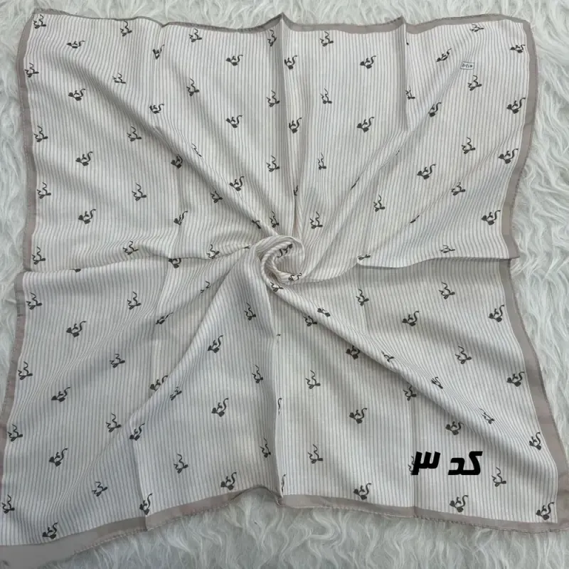 مینی اسکارف کرمی نخ قواره 65x65 سانتیمتر مناسب استفاده روزمره بدون آبرفت و رنگ رفت