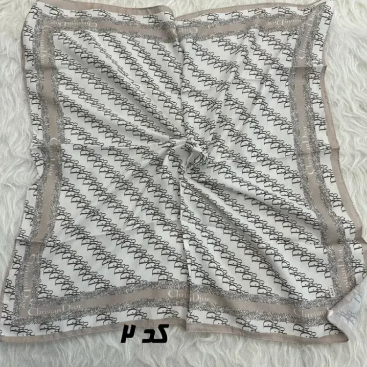 مینی اسکارف کرمی نخ قواره 65x65 سانتیمتر مناسب استفاده روزمره بدون آبرفت و رنگ رفت