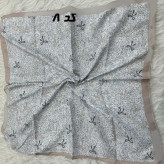 مینی اسکارف کرمی نخ قواره 65x65 سانتیمتر مناسب استفاده روزمره بدون آبرفت و رنگ رفت