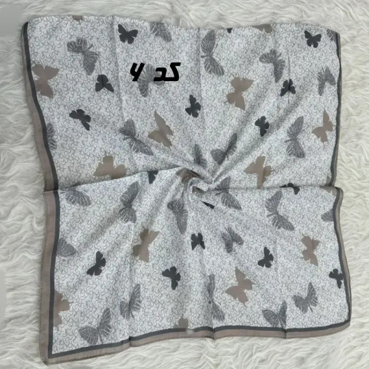 مینی اسکارف نخی نسکافه ای طرح دار قواره 65 در 65 سانتی متر