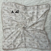 مینی اسکارف نخی نسکافه ای طرح دار قواره 65 در 65 سانتی متر